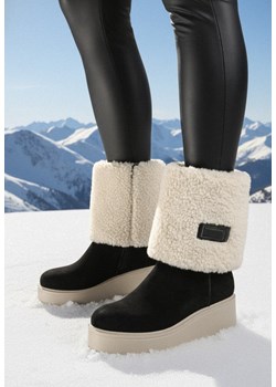 Czarne Botki na Koturnie z Futerkiem Typu Baranek Asnora ze sklepu born2be.pl w kategorii Botki - zdjęcie 187696545