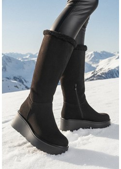 Czarne Botki na Koturnie z Wywijaną Cholewką i Barankiem Irilaura ze sklepu born2be.pl w kategorii Botki - zdjęcie 187696546