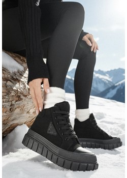 Czarne Botki Vices w Stylu Traperów z Grubą Tłoczoną Podeszwą z Ozdobą Alurriva ze sklepu born2be.pl w kategorii Botki - zdjęcie 187696609