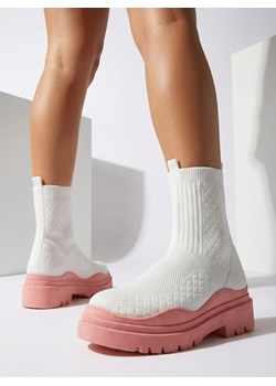 Royalfashion Biało-różowe botki damskie na płaskim obcasie Seritis ze sklepu royalfashion.pl w kategorii Workery damskie - zdjęcie 187699145