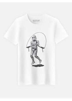 WOOOP Koszulka &quot;Stormtrooper Skipping&quot; w kolorze białym ze sklepu Limango Polska w kategorii T-shirty męskie - zdjęcie 187710807