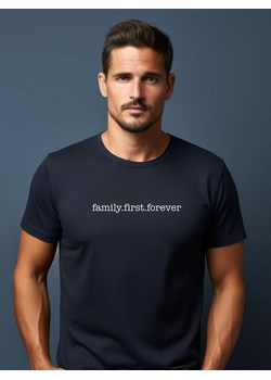 WOOOP Koszulka &quot;Family First Forever&quot; w kolorze granatowym ze sklepu Limango Polska w kategorii T-shirty męskie - zdjęcie 187711007