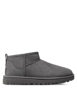 Śniegowce Ugg W Classic Ultra Mini 1116109 Szary ze sklepu eobuwie.pl w kategorii Śniegowce damskie - zdjęcie 187742786