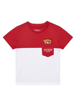 Guess T-Shirt N5YI11 K8HM4 Czerwony Regular Fit ze sklepu MODIVO w kategorii T-shirty chłopięce - zdjęcie 187742818