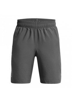 Chłopięce spodenki treningowe Under Armour UA Tech Woven Wordmark Short - szare ze sklepu Sportstylestory.com w kategorii Spodenki chłopięce - zdjęcie 187746319