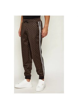 GUESS ACTIVE Spodnie dresowe PARIMO | Regular Fit ze sklepu Gomez Fashion Store w kategorii Spodnie męskie - zdjęcie 187747638