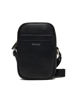 Saszetka Calvin Klein Raised Slim Reporter LV04D3278G Czarny ze sklepu eobuwie.pl w kategorii Saszetki - zdjęcie 187747687