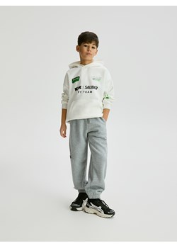 Reserved - Bawełniane spodnie cargo - jasnoszary ze sklepu Reserved w kategorii Spodnie chłopięce - zdjęcie 187750388