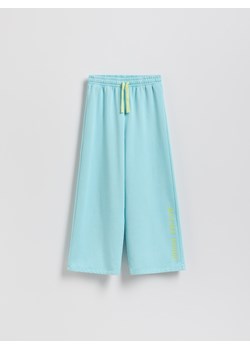 Reserved - Spodnie dresowe z nadrukiem - jasnoturkusowy ze sklepu Reserved w kategorii Spodnie dziewczęce - zdjęcie 187760446