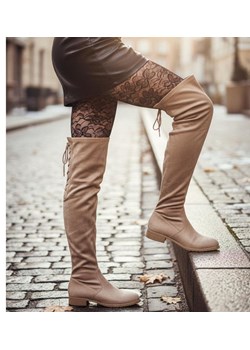 Beżowe kozaki muszkieterki na płaskim obcasie /E1-2 18602 G366/ ze sklepu Pantofelek24.pl w kategorii Kozaki damskie - zdjęcie 187760865