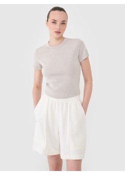 Damski t-shirt basic 4F 4FRSS25TTSHF2696 - beżowy ze sklepu Sportstylestory.com w kategorii Bluzki damskie - zdjęcie 187766515