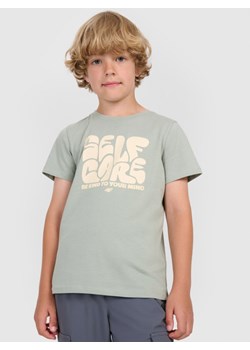 Chłopięcy t-shirt z nadrukiem 4F 4FJRAW25TTSHM3205 - zielony ze sklepu Sportstylestory.com w kategorii T-shirty chłopięce - zdjęcie 187766598