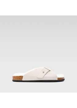 Kapcie Home&Relax AGK21110 ze sklepu ccc.eu w kategorii Kapcie damskie - zdjęcie 187774107