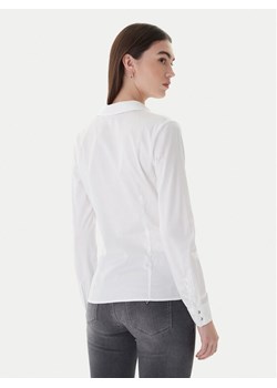 Guess Koszula W2YH41 WAF10 Biały Slim Fit ze sklepu MODIVO w kategorii Koszule damskie - zdjęcie 187774195