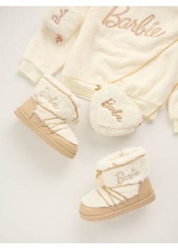 Sinsay - Ocieplane śniegowce z haftowanym napisem Barbie - kremowy ze sklepu Sinsay w kategorii Buty zimowe dziecięce - zdjęcie 187775125