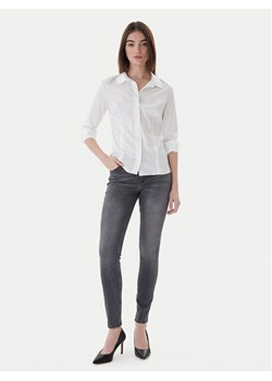 Guess Koszula W2YH41 WAF10 Biały Slim Fit ze sklepu MODIVO w kategorii Koszule damskie - zdjęcie 187775985