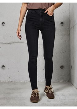 Sinsay - Spodnie jeansowe skinny - czarny ze sklepu Sinsay w kategorii Jeansy damskie - zdjęcie 187780487