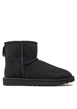 Śniegowce Ugg W Classic Mini II 1016222 Czarny ze sklepu eobuwie.pl w kategorii Śniegowce damskie - zdjęcie 187780996