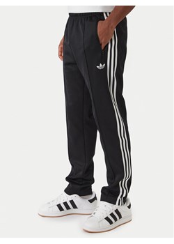 adidas Spodnie dresowe Classic KE3530 Czarny Slim Fit ze sklepu MODIVO w kategorii Spodnie męskie - zdjęcie 187781169