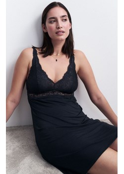 Triumph koszula nocna damska z koronką Timeless Sensuality 10227238-0004, Kolor czarny, Rozmiar 36, Triumph ze sklepu Primodo w kategorii Koszule nocne - zdjęcie 187781367