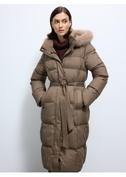 Mohito - Pikowany płaszcz z naturalnym puchem - beżowy ze sklepu Mohito w kategorii Płaszcze damskie - zdjęcie 187797599