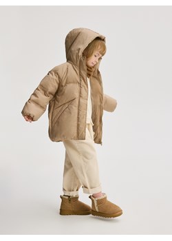 Reserved - Pikowana kurtka z puchowym wypełnieniem - beżowy ze sklepu Reserved w kategorii Kurtki chłopięce - zdjęcie 187798548