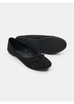 Sinsay - Baleriny z wiązaną kokardką - czarny ze sklepu Sinsay w kategorii Balerinki - zdjęcie 187805789