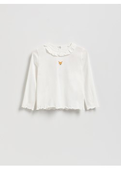 Reserved - Koszulka z falbanką przy dekolcie - złamana biel ze sklepu Reserved w kategorii Bluzki dziewczęce - zdjęcie 187820828