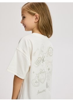 Reserved - Luźny t-shirt z nadrukiem - złamana biel ze sklepu Reserved w kategorii Bluzki dziewczęce - zdjęcie 187820868