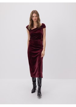 Reserved - Welurowa sukienka midi - bordowy ze sklepu Reserved w kategorii Sukienki - zdjęcie 187823999