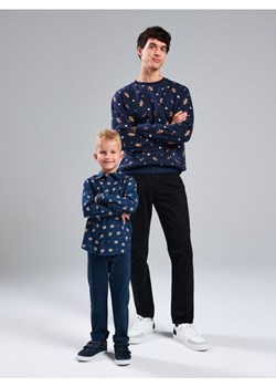 Sinsay - Bawełniana koszula ze świątecznym wzorem - granatowy ze sklepu Sinsay w kategorii Koszule chłopięce - zdjęcie 187825209