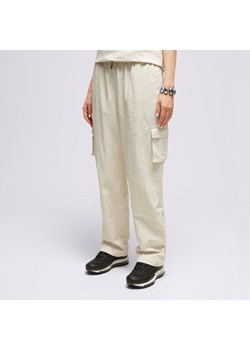 nike spodnie nike sportswear essential do7209-104 ze sklepu 50style.pl w kategorii Spodnie damskie - zdjęcie 187848226