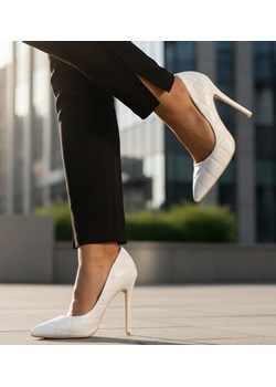 Białe czółenka damskie na szpilce /D7-3 16194 G157/ ze sklepu Pantofelek24.pl w kategorii Czółenka - zdjęcie 187849749