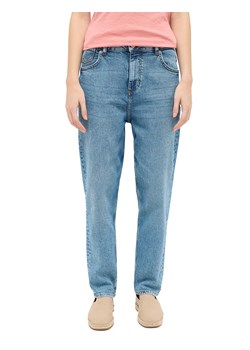 Damskie Spodnie jeansowe Mustang Style Charlotte Tapered Denim Blue 1016199 5000 582 ze sklepu YouNeedit.pl w kategorii Jeansy damskie - zdjęcie 187854738
