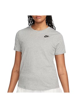 Koszulka damska Nike Sportswear Club Essentials DX7902-063 - szara ze sklepu streetstyle24.pl w kategorii Bluzki damskie - zdjęcie 187856297