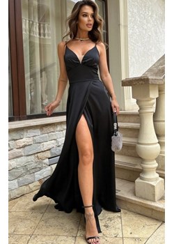 Długa satynowa sukienka na ramiączkach czarna ze sklepu intimiti.pl w kategorii Sukienki - zdjęcie 187859705