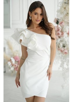 Bicotone mini sukienka ecru na jedno ramię z piórkami ze sklepu intimiti.pl w kategorii Sukienki - zdjęcie 187860217