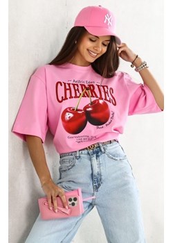 Oversizowy t-shirt cherries różowy ze sklepu intimiti.pl w kategorii Bluzki damskie - zdjęcie 187865005