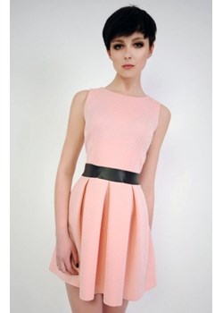 Vera Fashion Madelaine sukienka pudrowa ze sklepu intimiti.pl w kategorii Sukienki - zdjęcie 187866165