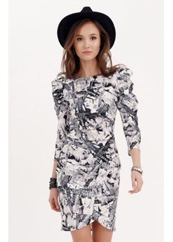 Ołówkowa sukienka z bufkami gazetowy wzór 0279 ze sklepu intimiti.pl w kategorii Sukienki - zdjęcie 187867058