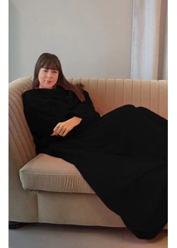 Czarny koc z rękawami ze sklepu intimiti.pl w kategorii Szlafroki damskie - zdjęcie 187867566