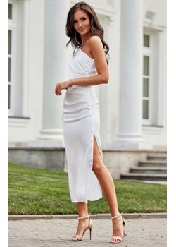 Satynowa sukienka midi na jedno ramię ecru ze sklepu intimiti.pl w kategorii Sukienki - zdjęcie 187872666