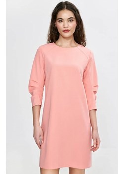 Nife sukienka z zakładkami na rękawach łososiowa ze sklepu intimiti.pl w kategorii Sukienki - zdjęcie 187881618
