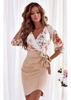 Duet Mira ołówkowa sukienka kwiaty beżowe ze sklepu intimiti.pl w kategorii Sukienki - zdjęcie 187881668