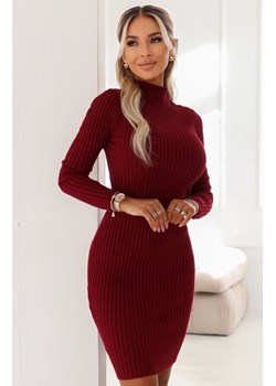 Numoco 652-1 elegancka dopasowana sukienka sweterkowa z golfem, pięknie podkreślająca sylwetkę ze sklepu intimiti.pl w kategorii Sukienki - zdjęcie 187882559