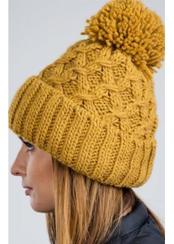 Ciepła karmelowa czapka z pomponem CZ08 ze sklepu intimiti.pl w kategorii Czapki zimowe damskie - zdjęcie 187889936
