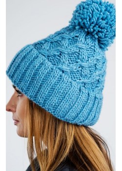 Ciepła niebieska czapka z pomponem CZ08 ze sklepu intimiti.pl w kategorii Czapki zimowe damskie - zdjęcie 187890289