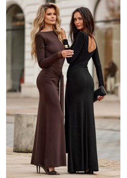 Sukienka maxi z szarfą w talii i poduszkami na ramionach brązowa ze sklepu intimiti.pl w kategorii Sukienki - zdjęcie 187890395