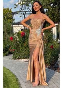 Złota długa sukienka satynowa z gorsetową górą i biżuteryjną ozdobą ze sklepu intimiti.pl w kategorii Sukienki - zdjęcie 187890755