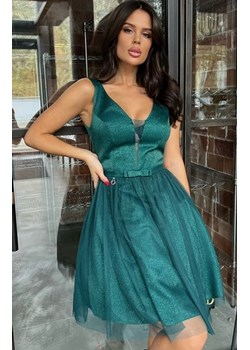Rozkloszowana błyszcząca sukienka z kokardą zielona 271-13 ze sklepu intimiti.pl w kategorii Sukienki - zdjęcie 187891827